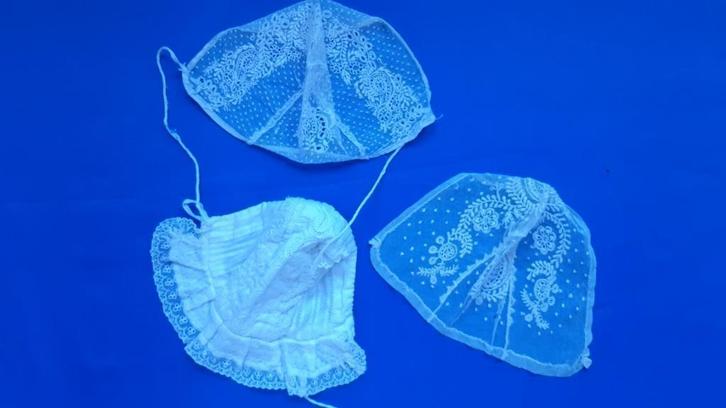 antieke  achterkanten babymutsjes, Antiek en Kunst, Antiek | Kleding en Accessoires, Kinderen, Verzenden