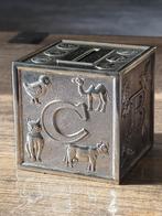 Vintage Zilveren spaarpot in de vorm van een babyblok. ABCD , Ophalen of Verzenden, Zo goed als nieuw, Dier