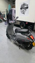 Vespa sprint, Fietsen en Brommers, Scooters | Vespa, Ophalen, Zo goed als nieuw, Benzine