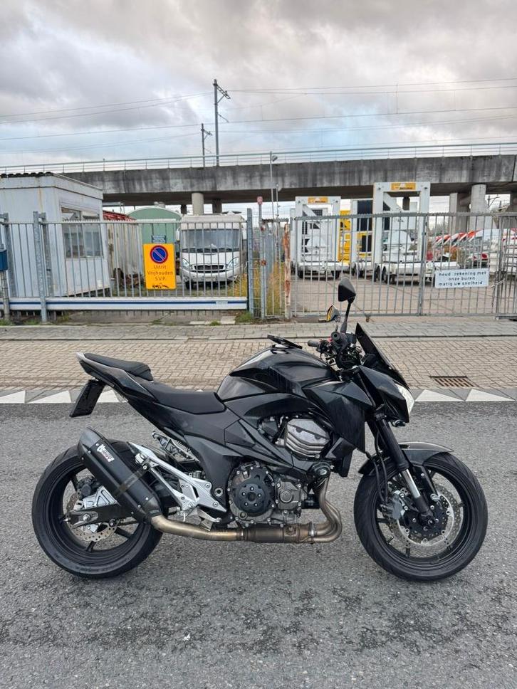Kawasaki Z800 - Volledig zwart - Mivv uitlaat - ABS, Motoren, Motoren | Kawasaki, Particulier, Naked bike, 4 cilinders, Minimaal motorrijbewijs A2