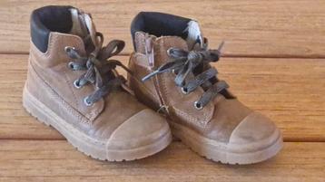 Stoere bruine kinder schoenen beschikbaar voor biedingen