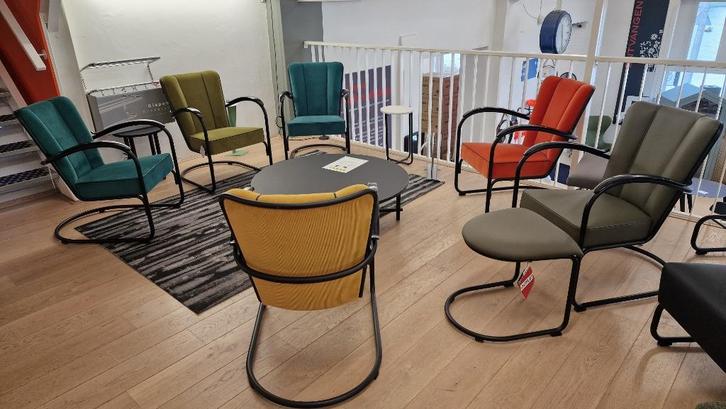 Gispen 412S fauteuils showmodellen   ( zwart slede frame ), Huis en Inrichting, Fauteuils, Gebruikt, Metaal, Stof, 50 tot 75 cm