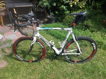 Strakke Pinarello 61 cm carbonfiets beschikbaar voor biedingen