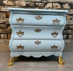 Vintage licht blauw buikkastje met goudkleurige pootjes, Huis en Inrichting, Kasten | Ladekasten, Ophalen, Gebruikt, 50 tot 100 cm