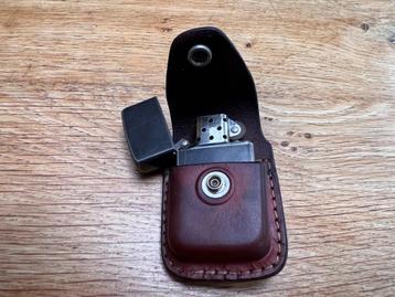 Zippo aansteker en Zippo leren etui beschikbaar voor biedingen