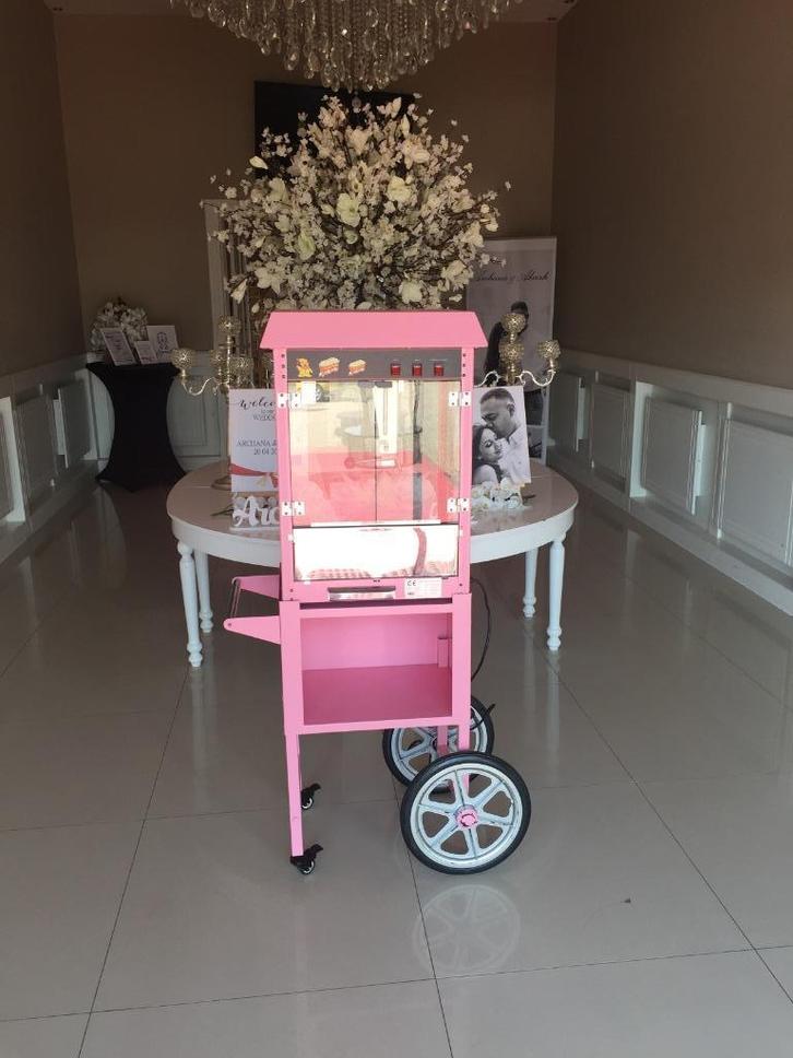 Popcorn machine te huur roze en rode machines €37,50, Hobby en Vrije tijd, Feestartikelen | Verhuur, Nieuw, Verjaardag, Ophalen of Verzenden