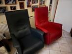 twee lederen stoelen, blauw en rood, Huis en Inrichting, Fauteuils, Ophalen, Zo goed als nieuw