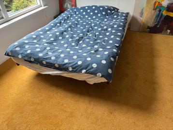 Bed. 120 breed beschikbaar voor biedingen
