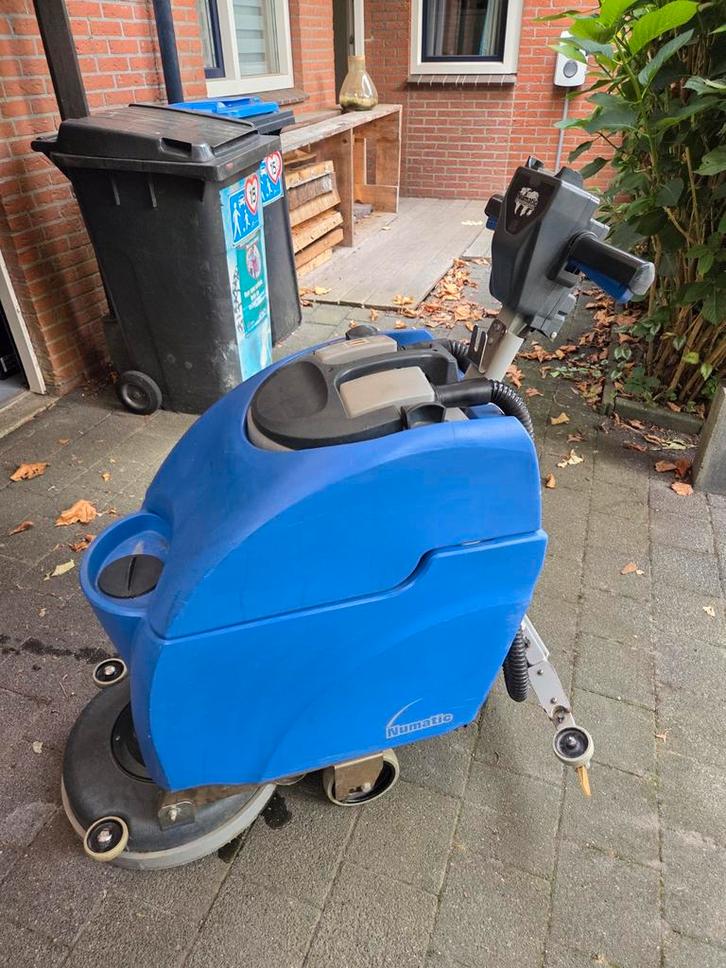 Nilfisk TTB3450-100 Schrobzuigmachine, Doe-het-zelf en Verbouw, Reinigingsmachines, Gebruikt, Schrobmachine, Ophalen of Verzenden