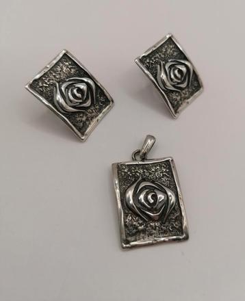 Vintage set zilver 925 geoxydeerd roos oorbellen hanger  beschikbaar voor biedingen
