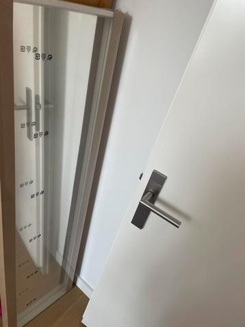Spiegel van ikea beschikbaar voor biedingen