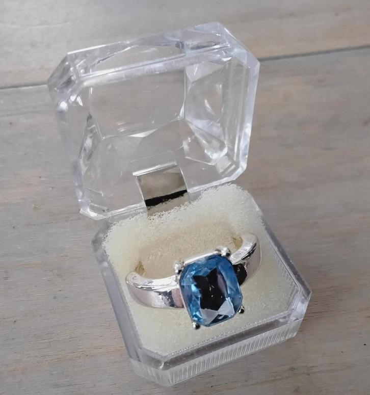 Vintage ring LBVYR - Yves Rocher - met doosje - blauw, Sieraden, Tassen en Uiterlijk, Ringen, Zo goed als nieuw, Dame, Blauw, Ophalen of Verzenden