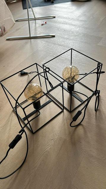 Twee metalen lampen(inclusief lamp) beschikbaar voor biedingen