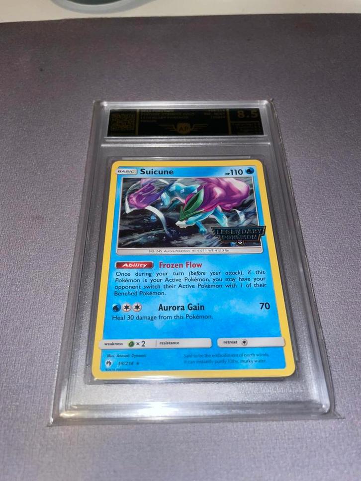 Suicine Holo Legendary Pokemom Stamped Grade 8.5 Pokemon, Hobby en Vrije tijd, Verzamelkaartspellen | Pokémon, Zo goed als nieuw