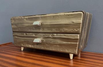 50 jaren LUCITE juwelen doos sleutelkistje naaidoos 2 laden beschikbaar voor biedingen