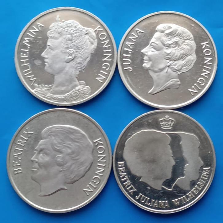 4 penningen Rabobank 100 jaar "De Mens Centraal" - 1994, Postzegels en Munten, Penningen en Medailles, Overige materialen, Nederland