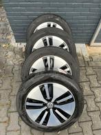 Volkswagen passat Velgen met Pirelli Banden 215/55R17 5mm, Auto-onderdelen, Banden en Velgen, Ophalen, Banden en Velgen, 17 inch