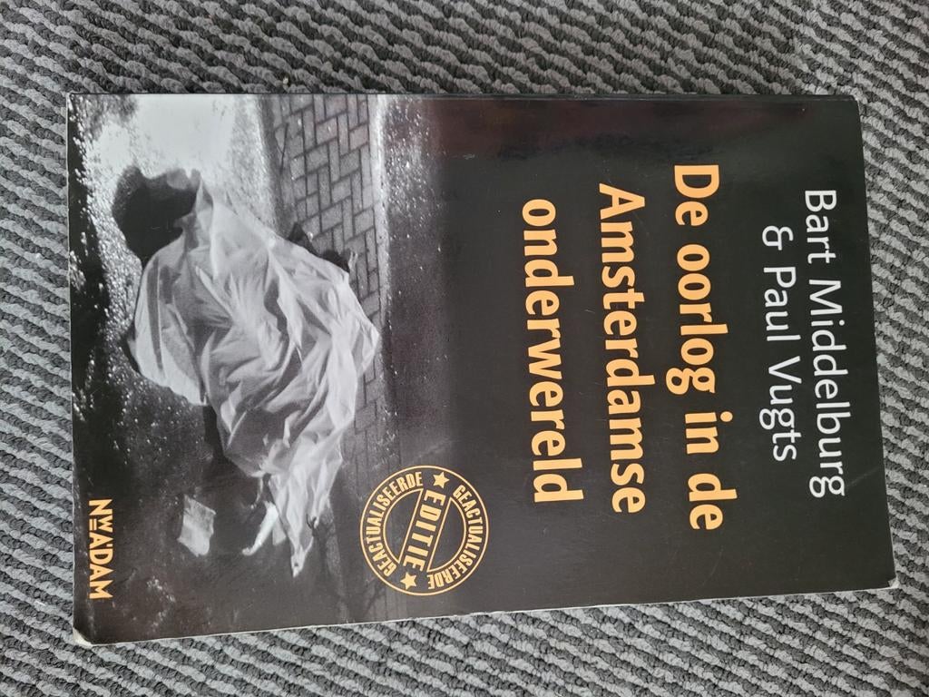 Paul Vugts - Oorlog in de Amsterdamse onderwereld, Boeken, Thrillers, Zo goed als nieuw, Ophalen of Verzenden