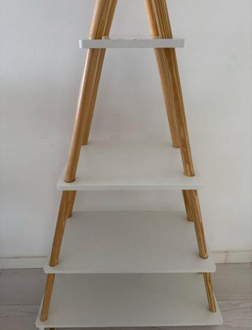 Houten Wandrek beschikbaar voor biedingen