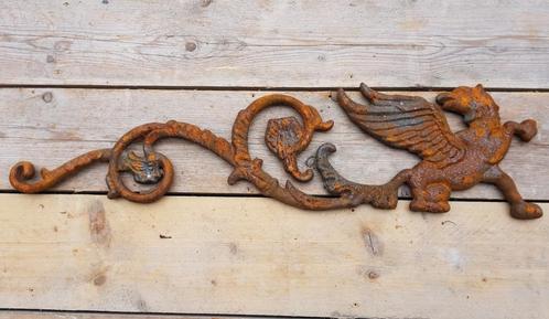 Grote Middeleeuwse gietijzeren draak griffioen tuinbeeld, Tuin en Terras, Tuinbeelden, Zo goed als nieuw, Overige typen, Metaal