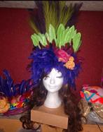 Carnaval hoofdtooi met veren en bloemen, Carnaval, Nieuw, Ophalen of Verzenden, Accessoires