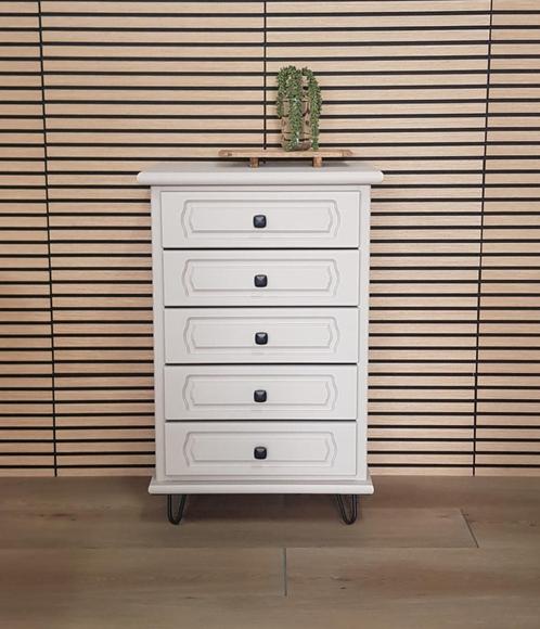 🌸 Prachtige ladekast, in mooie taupe kleur! Zwarte pootjes, Huis en Inrichting, Kasten | Ladekasten, Zo goed als nieuw, Minder dan 100 cm