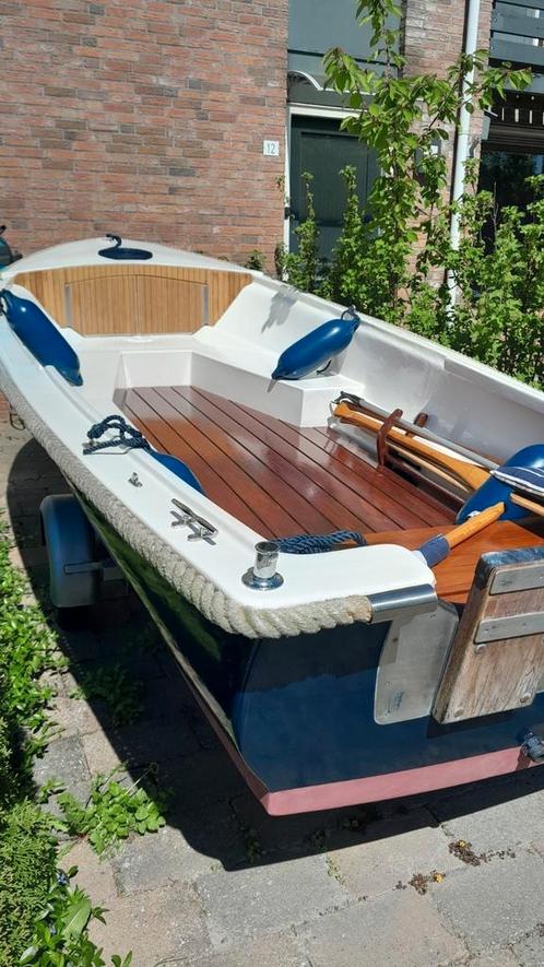 Te koop: mooi polyester bootje + trailer en motor, Watersport en Boten, Sloepen, Gebruikt, Tot 10 pk, 3 tot 6 meter, Buitenboordmotor