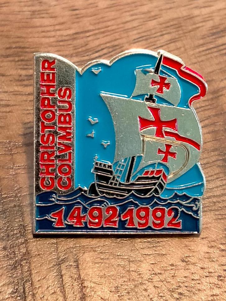 Christopher Columbus schip ontdekking Amerika pin logo 4, Verzamelen, Speldjes, Pins en Buttons, Gebruikt, Ophalen of Verzenden