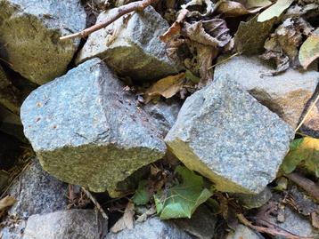 Kinderkoppen. Stapel ruim 3x3 a 1m hoog (onbekend hoeveel) beschikbaar voor biedingen