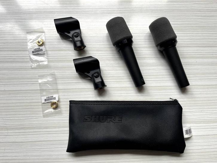 Set Shure SM57 microfoons met A2WS plofkap en toebehoren, Muziek en Instrumenten, Microfoons, Zo goed als nieuw, Studiomicrofoon