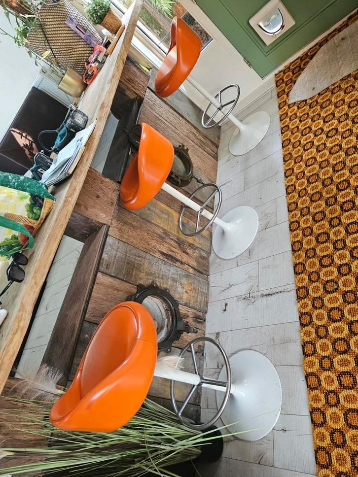 Vintage Jaren 60/70 Barkrukken, Space-age, Huis en Inrichting, Barkrukken, Gebruikt, 60 tot 90 cm, Kunststof, Metaal, 2 krukken