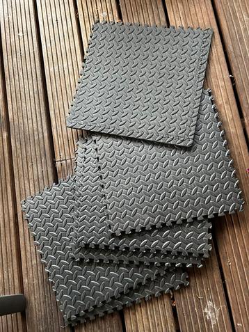Rubber tegels  beschikbaar voor biedingen