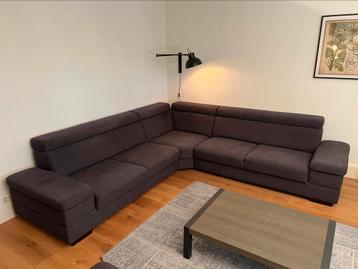 Moderne Hoekbank met uitschuifbare zit + Hocker beschikbaar voor biedingen