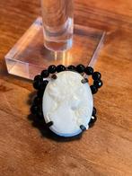 Exoal camee ring met een comfortabele elastische band., Kunststof, Wit, Nieuw, Ophalen of Verzenden