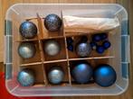 Opbergdoos met glazen kerstballen en klokjes, Diversen, Kerst, Ophalen, Zo goed als nieuw