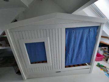 Kinderbed huisje met uitschuifbaar logeerbed beschikbaar voor biedingen