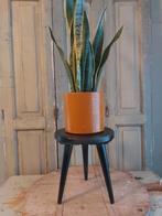 Vintage driepoot bijzettafeltje,plantentafeltje,krukje,desig, Ophalen of Verzenden