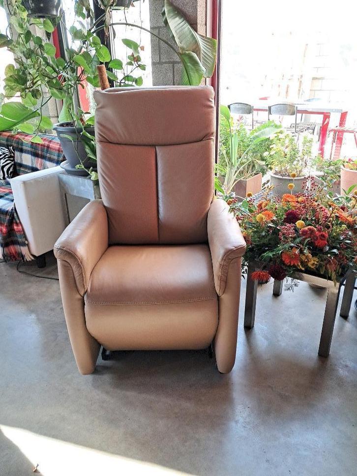 Hukla lederen Relaxfauteuil met opsta-hulp leverkleur, Huis en Inrichting, Fauteuils, Zo goed als nieuw, Leer, 50 tot 75 cm, 75 tot 100 cm