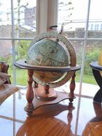 Globe wereldbol in houder, Antiek en Kunst, Curiosa en Brocante, Verzenden