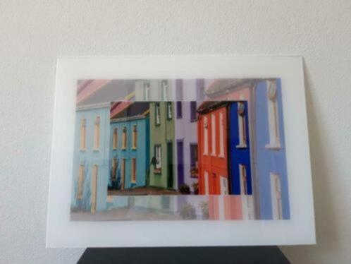 Wall Art fotoprint Opaal Color House 55x40 cm, Huis en Inrichting, Woonaccessoires | Schilderijen, Tekeningen en Foto's, Nieuw