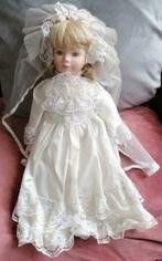 Stenen pop. Al een oudje. 40 cm. In goede staat. Bruidsjurk, Verzamelen, Poppen, Ophalen of Verzenden, Zo goed als nieuw, Pop