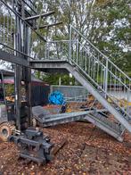 Gegalvaniseerde steektrap met bordes bereikbare hoogte 252cm, Doe-het-zelf en Verbouw, Ladders en Trappen, Ophalen, Zo goed als nieuw