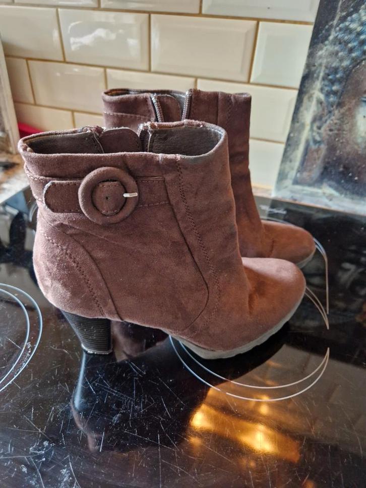 Bruine Enkellaarsjes Maat 36 - ZGAN, Kleding | Dames, Schoenen, Zo goed als nieuw, Lage of Enkellaarzen, Bruin, Ophalen of Verzenden