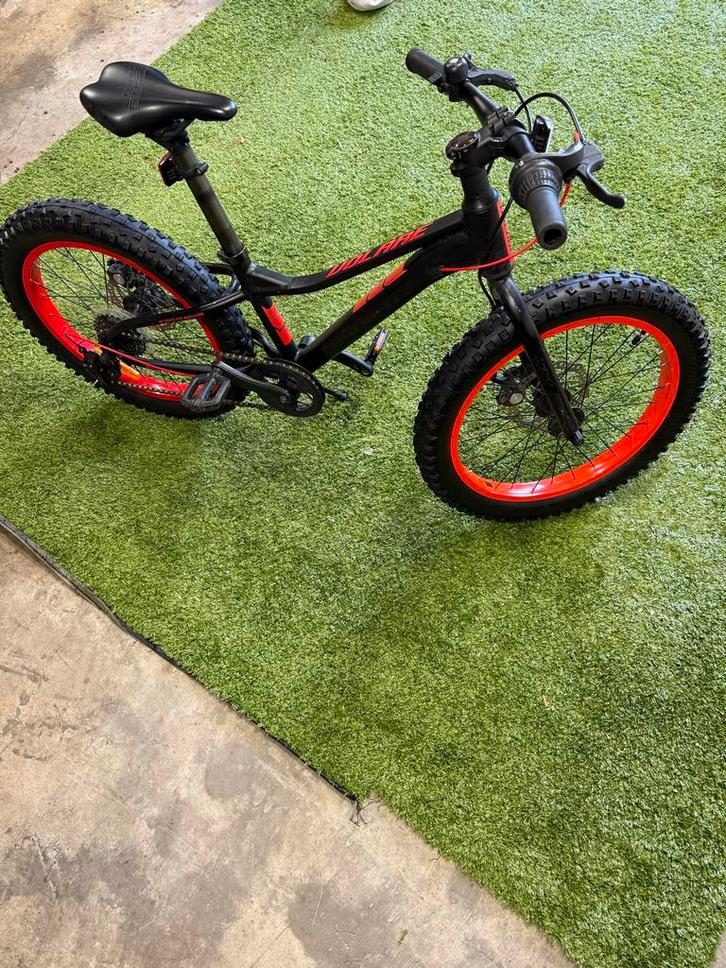 20” inch kinderfiets met dikke banden en schijfremmen, Fietsen en Brommers, Fietsen | Jongens, Gebruikt, 20 inch, Handrem, Versnellingen