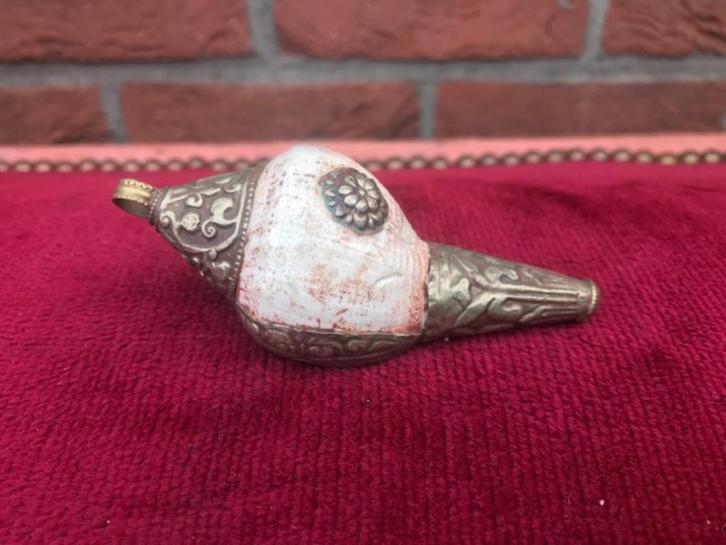 Tibetaanse sankha amulet/ hanger, Antiek en Kunst, Kunst | Niet-Westerse kunst, Ophalen of Verzenden
