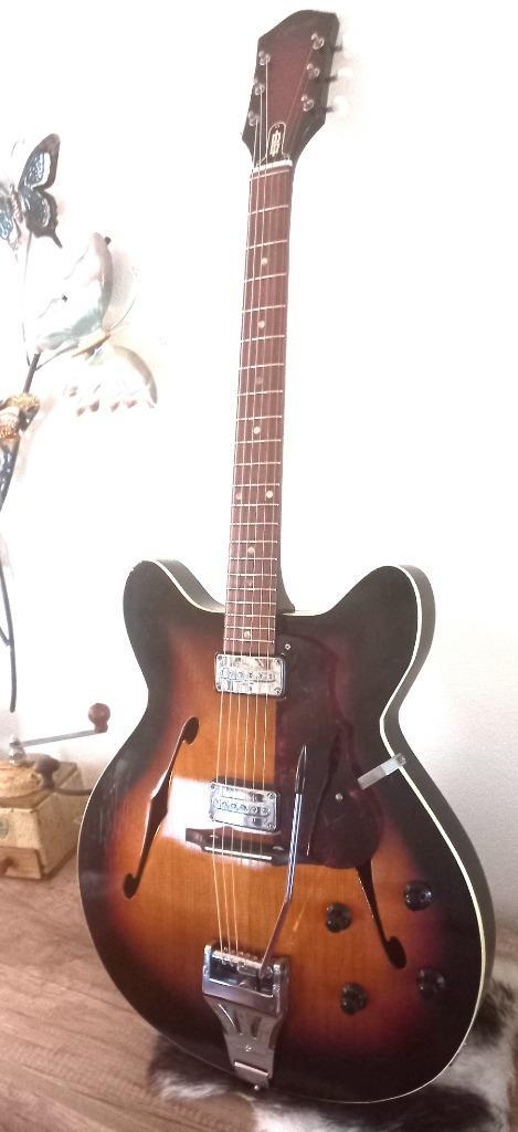 Egmond semi akoestische gitaar, Princess 2ES1, Muziek en Instrumenten, Snaarinstrumenten | Gitaren | Elektrisch, Zo goed als nieuw