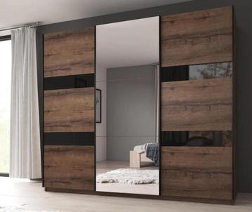 Kleding kast met dressoir set beschikbaar voor biedingen