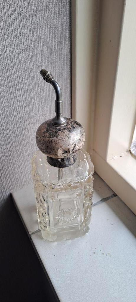 Antiek kristallen geslepen parfumfles met zilveren dop, Antiek en Kunst, Antiek | Glas en Kristal, Ophalen of Verzenden