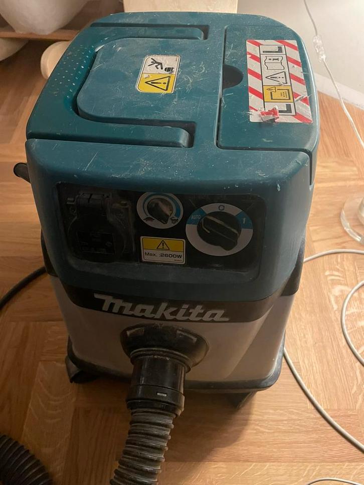 Makita VC1310LX1, Doe-het-zelf en Verbouw, Reinigingsmachines, Gebruikt, Ophalen