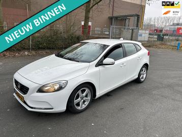 Volvo V40 1.6 D2 Momentum NETTE AUTO RIJDT EN SCHAKELT GOED beschikbaar voor biedingen